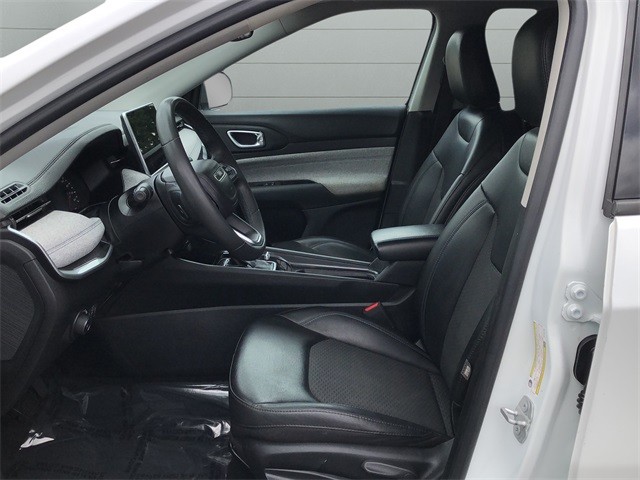 Jeep Compass Vehicle Full-screen Gallery Image 10