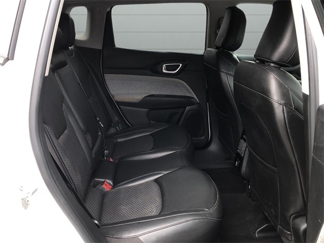 Jeep Compass Vehicle Full-screen Gallery Image 14