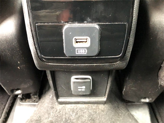 Jeep Compass Vehicle Full-screen Gallery Image 17