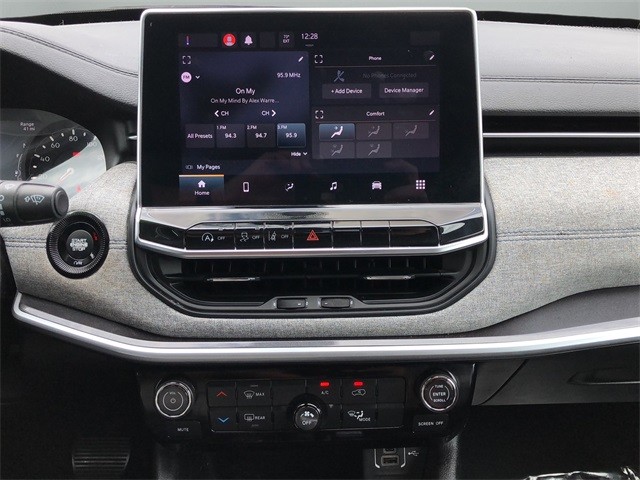 Jeep Compass Vehicle Full-screen Gallery Image 21