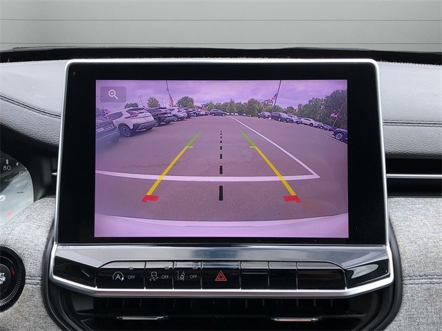 Jeep Compass Vehicle Full-screen Gallery Image 23