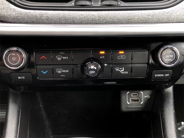 Jeep Compass Vehicle Full-screen Gallery Image 26