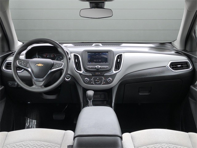 Chevrolet Equinox Vehicle Full-screen Gallery Image 12