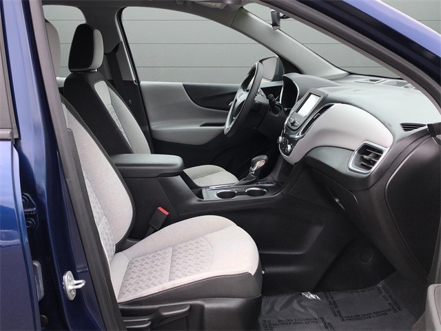 Chevrolet Equinox Vehicle Full-screen Gallery Image 15