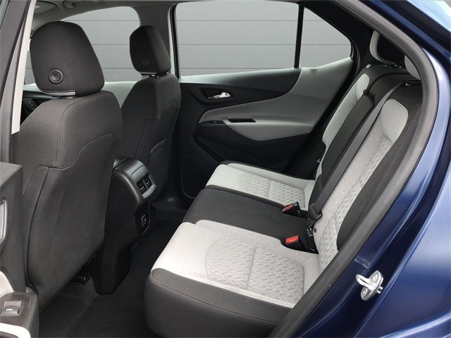 Chevrolet Equinox Vehicle Full-screen Gallery Image 16