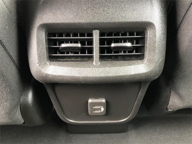 Chevrolet Equinox Vehicle Full-screen Gallery Image 17