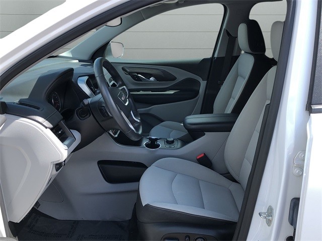 GMC Terrain Vehicle Full-screen Gallery Image 10