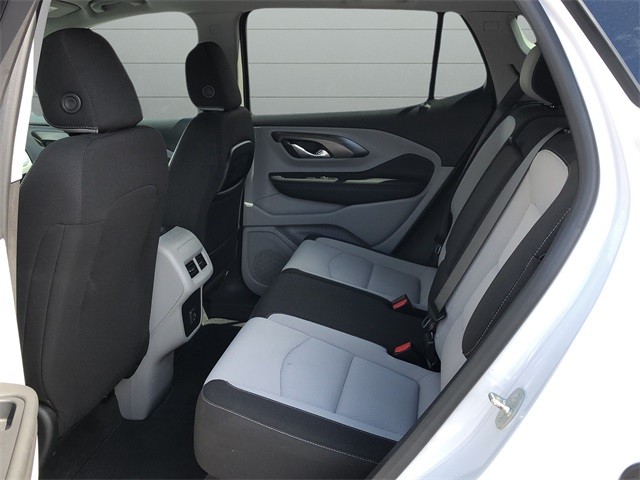 GMC Terrain Vehicle Full-screen Gallery Image 16