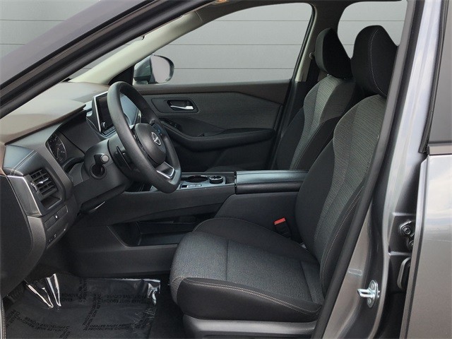 Nissan Rogue Vehicle Full-screen Gallery Image 10