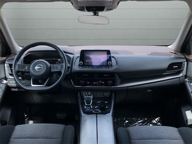 Nissan Rogue Vehicle Full-screen Gallery Image 12