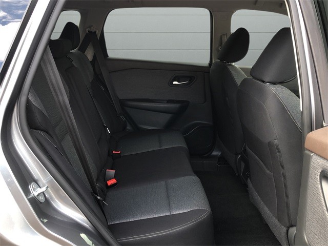 Nissan Rogue Vehicle Full-screen Gallery Image 14