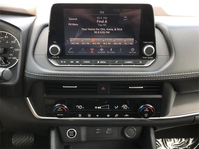 Nissan Rogue Vehicle Full-screen Gallery Image 21