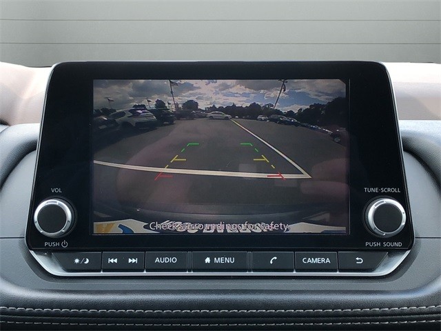 Nissan Rogue Vehicle Full-screen Gallery Image 23