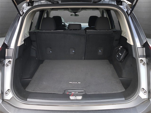 Nissan Rogue Vehicle Full-screen Gallery Image 27