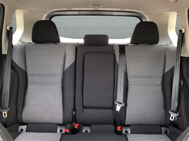 Nissan Rogue Vehicle Full-screen Gallery Image 29