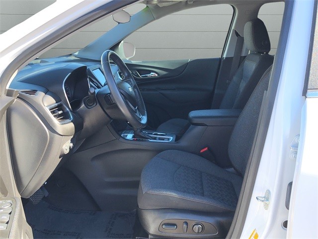 Chevrolet Equinox Vehicle Full-screen Gallery Image 10