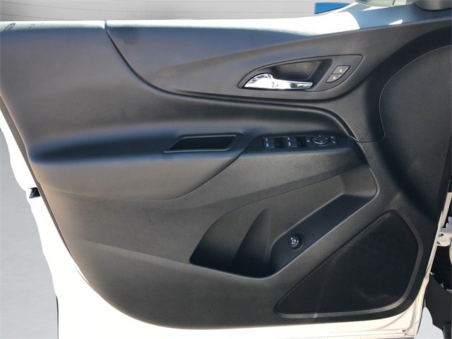 Chevrolet Equinox Vehicle Full-screen Gallery Image 11