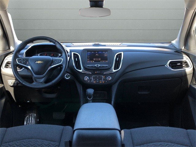 Chevrolet Equinox Vehicle Full-screen Gallery Image 12