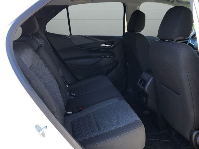 Chevrolet Equinox Vehicle Full-screen Gallery Image 14