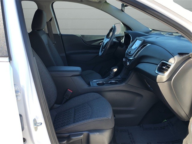 Chevrolet Equinox Vehicle Full-screen Gallery Image 15