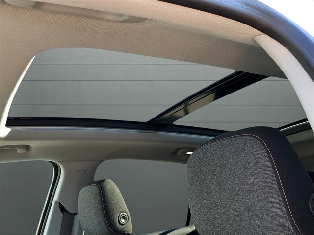 Chevrolet Equinox Vehicle Full-screen Gallery Image 16