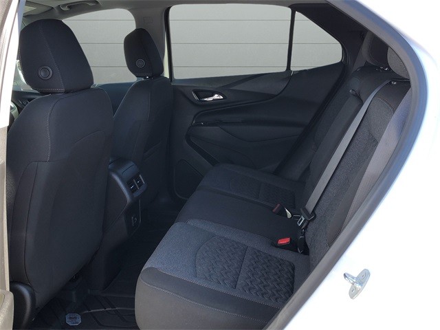 Chevrolet Equinox Vehicle Full-screen Gallery Image 17