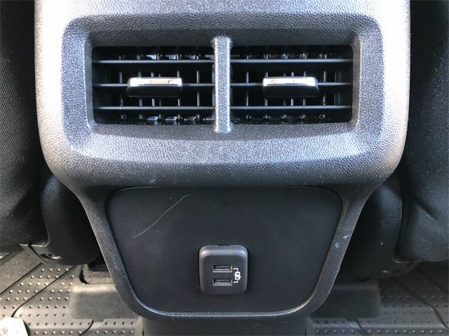 Chevrolet Equinox Vehicle Full-screen Gallery Image 18