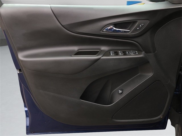 Chevrolet Equinox Vehicle Full-screen Gallery Image 11