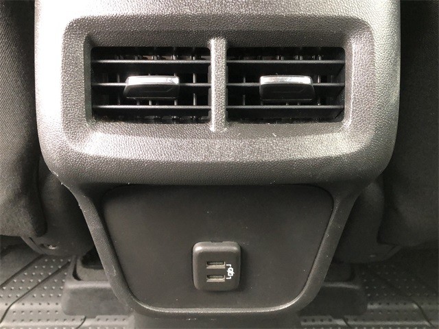 Chevrolet Equinox Vehicle Full-screen Gallery Image 18