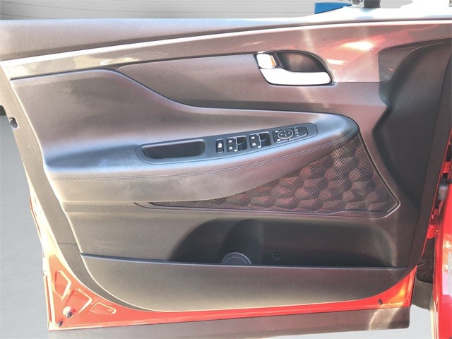 Hyundai Santa Fe Vehicle Full-screen Gallery Image 11