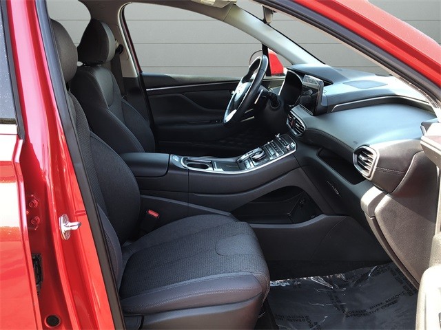 Hyundai Santa Fe Vehicle Full-screen Gallery Image 15