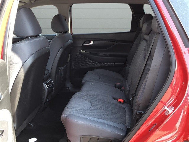 Hyundai Santa Fe Vehicle Full-screen Gallery Image 16