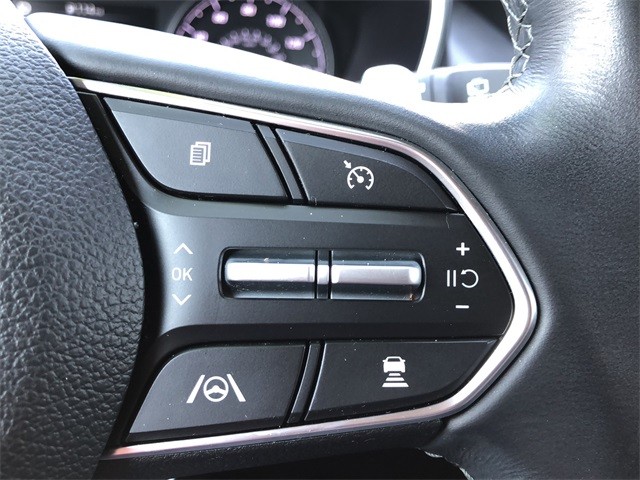 Hyundai Santa Fe Vehicle Full-screen Gallery Image 18