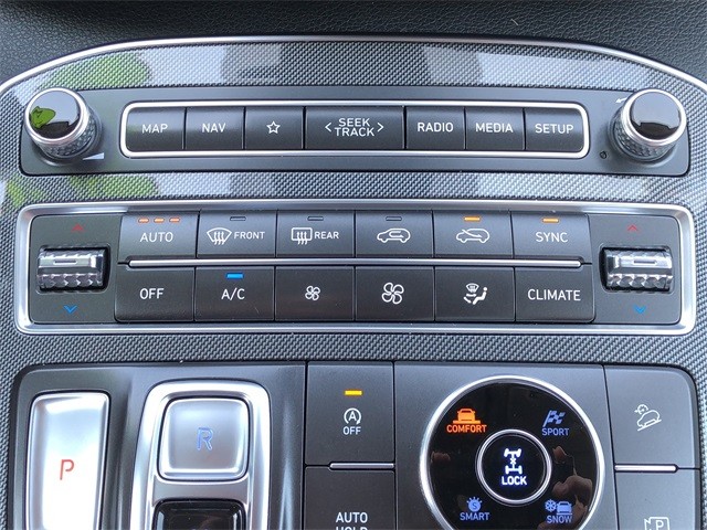 Hyundai Santa Fe Vehicle Full-screen Gallery Image 26