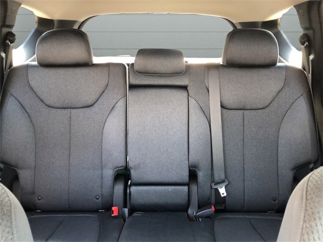 Hyundai Santa Fe Vehicle Full-screen Gallery Image 28