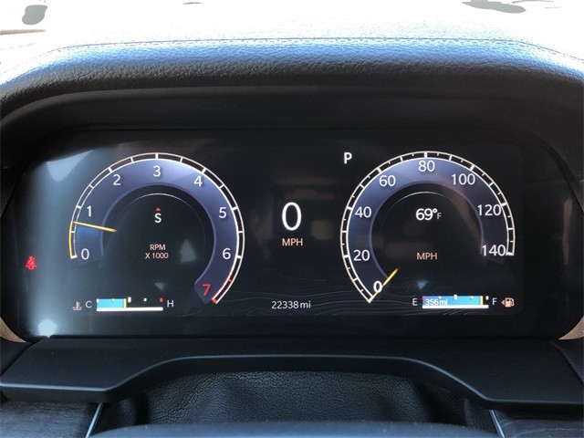 Jeep Grand Cherokee L Vehicle Full-screen Gallery Image 13