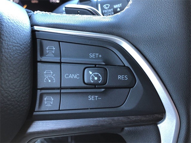 Jeep Grand Cherokee L Vehicle Full-screen Gallery Image 19