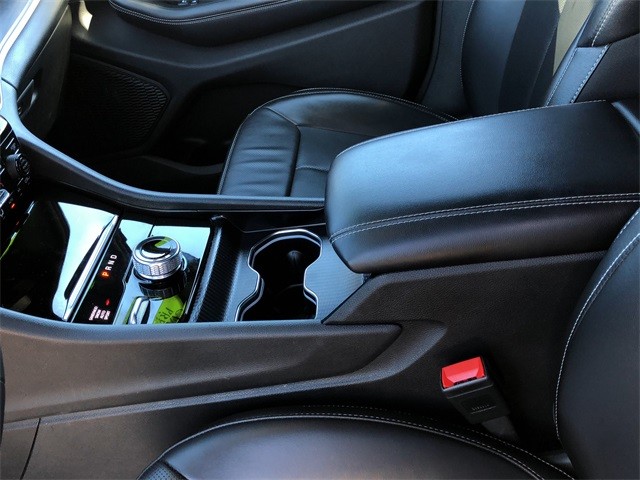 Jeep Grand Cherokee L Vehicle Full-screen Gallery Image 21