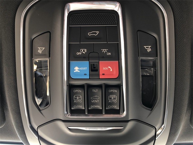 Jeep Grand Cherokee L Vehicle Full-screen Gallery Image 25