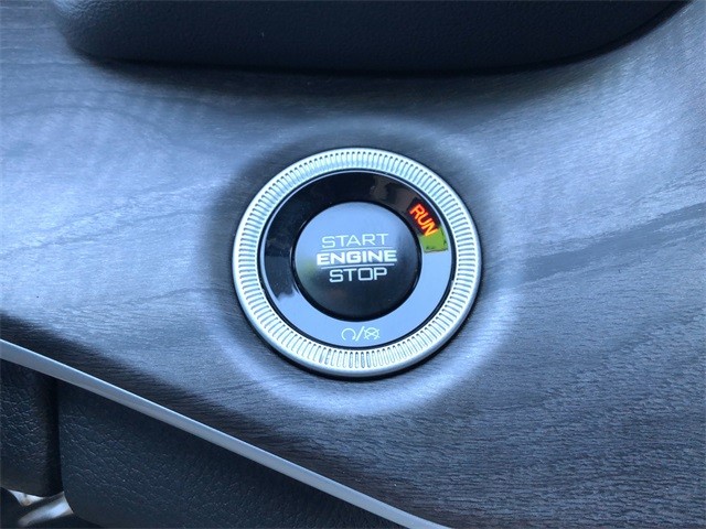 Jeep Grand Cherokee L Vehicle Full-screen Gallery Image 26