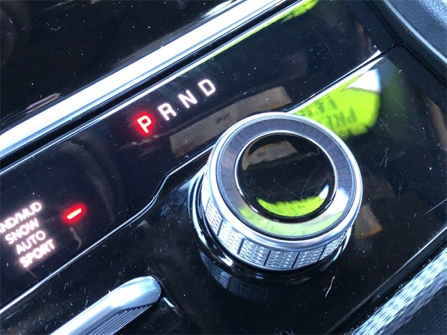 Jeep Grand Cherokee L Vehicle Full-screen Gallery Image 27