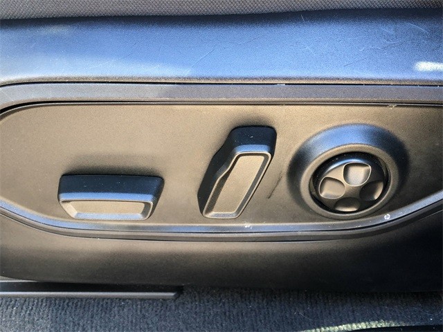 Jeep Grand Cherokee L Vehicle Full-screen Gallery Image 30