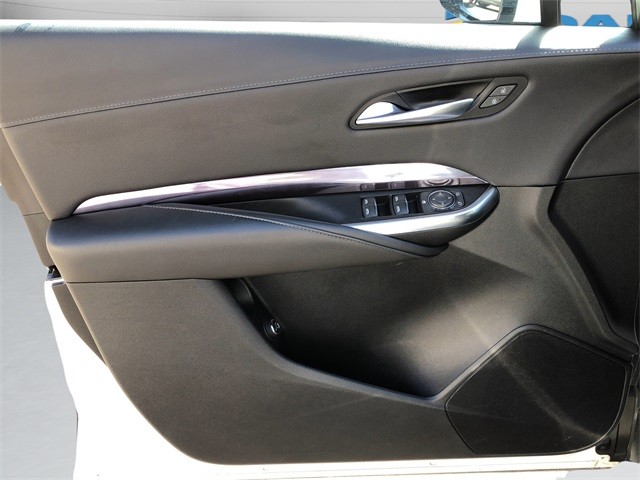 Cadillac XT4 Vehicle Full-screen Gallery Image 11