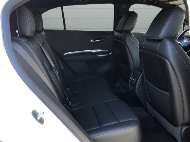 Cadillac XT4 Vehicle Full-screen Gallery Image 14