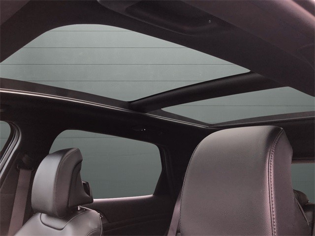 Kia Sportage Plug-In Hybrid Vehicle Full-screen Gallery Image 16