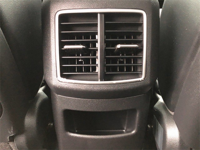 Kia Sportage Plug-In Hybrid Vehicle Full-screen Gallery Image 18