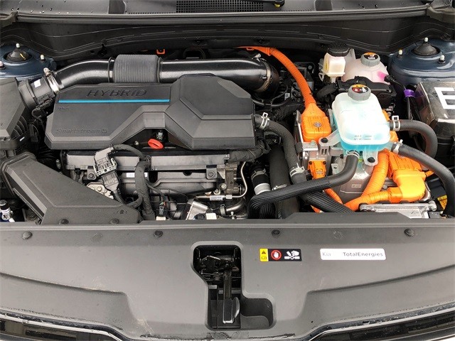 Kia Sportage Plug-In Hybrid Vehicle Full-screen Gallery Image 20