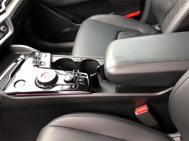 Kia Sportage Plug-In Hybrid Vehicle Full-screen Gallery Image 21