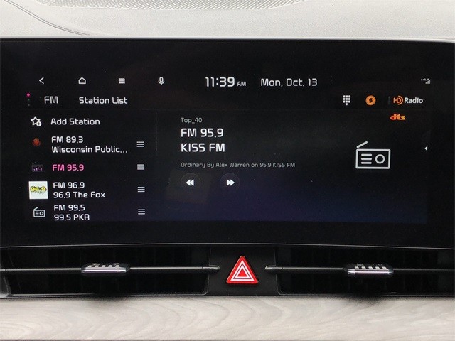 Kia Sportage Plug-In Hybrid Vehicle Full-screen Gallery Image 23