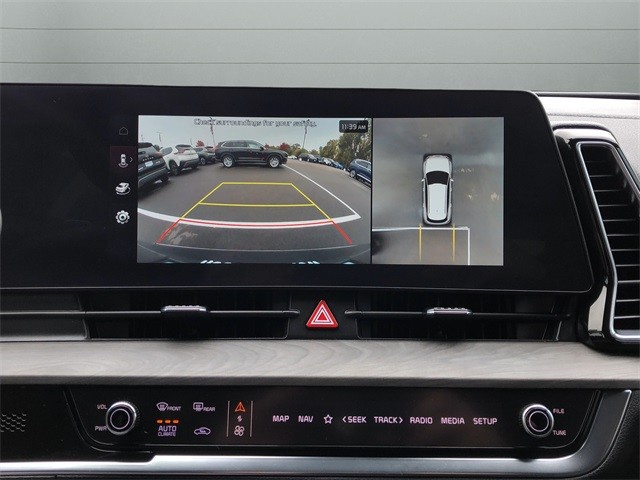 Kia Sportage Plug-In Hybrid Vehicle Full-screen Gallery Image 24